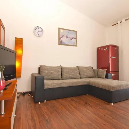 934 * Fažana